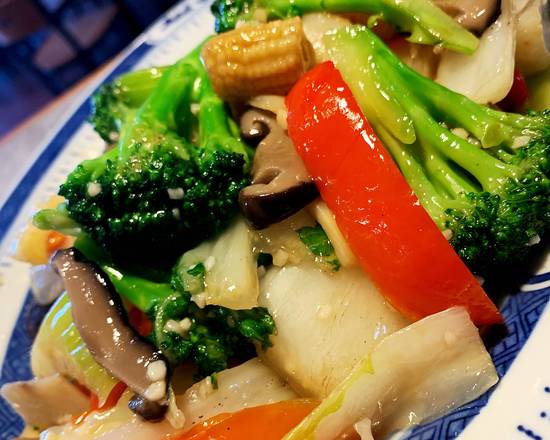 21. 炒雜菜 Légumes variés frais sautés Stir-Fried Mixed Vegetables